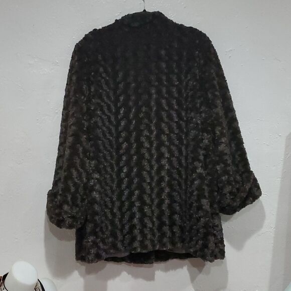 Like New Dennis Bass Faux Fur Coat Size 2XL - Picture 5 of 15